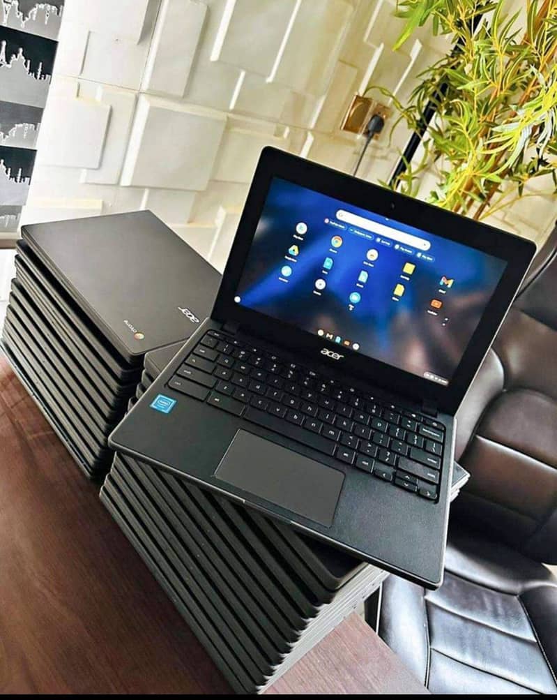 Acer c740 Chromebook Laptop 0