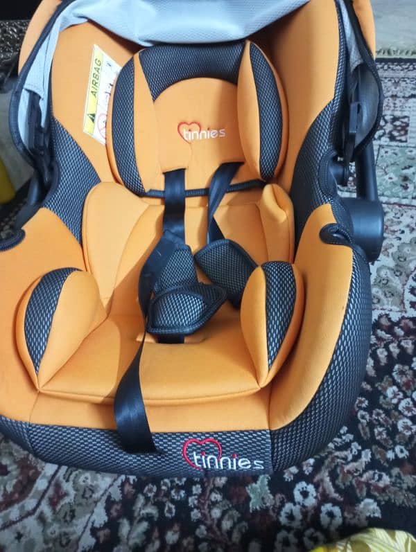 Tinnies Carry Cot & Car Seat 3