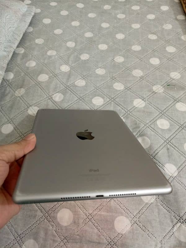 ipad 6th Generation 128GB  (Bypass) 2