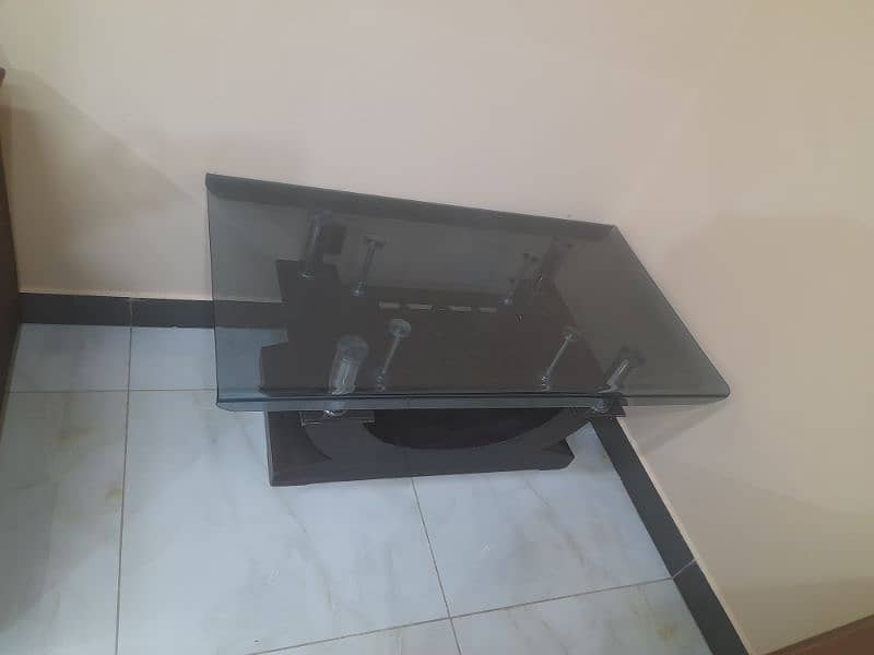 well neat clean centre table for sell 0