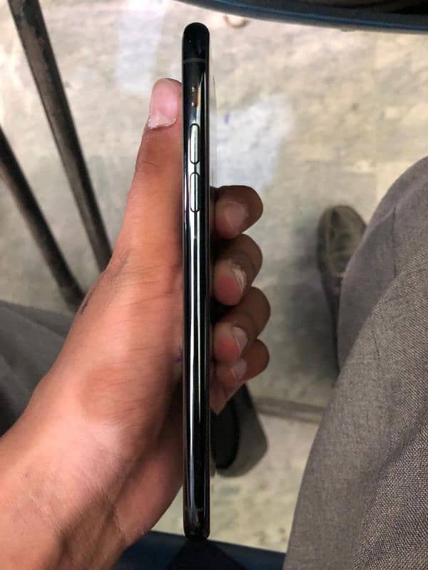 iPhone 11 Pro 64Gb 75 Health Waterpack Factory unlocked 5