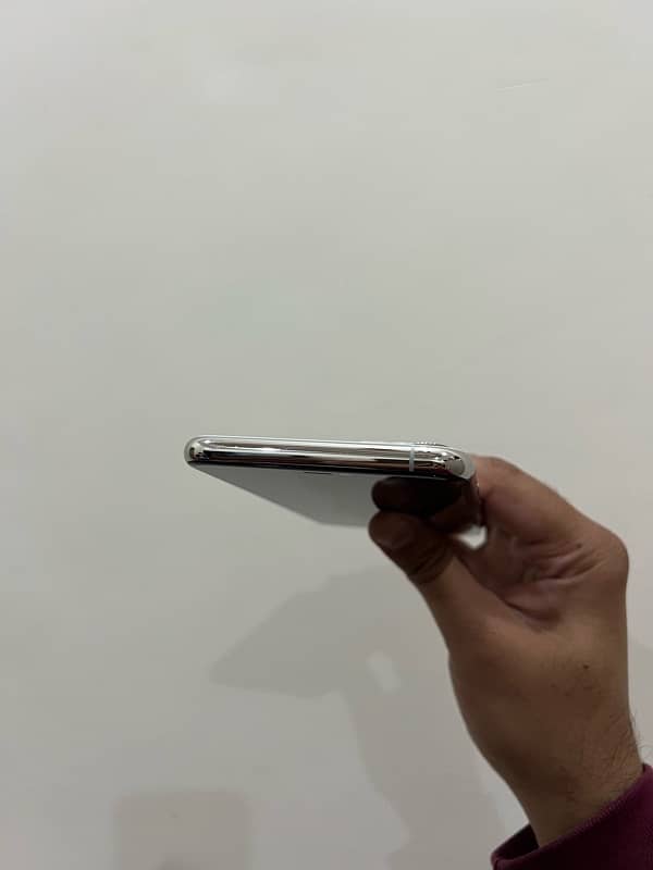 iPhone 11 Pro Max 64gb PTA approved 4