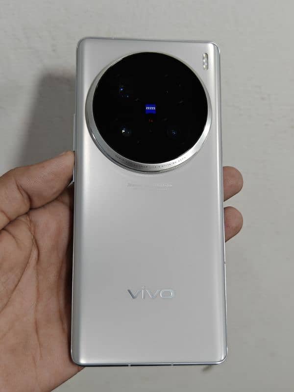 vivo x100 ultra natural titanium 16gb 512gb  10/10 condition 1