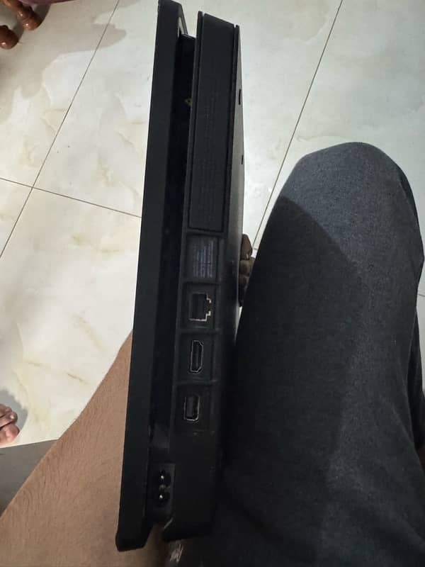 Playstation 4 slim 5