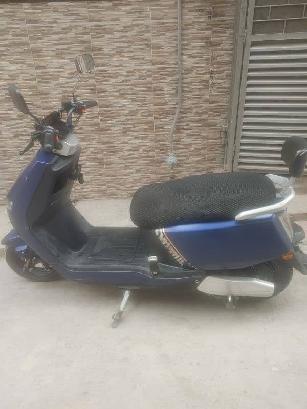 American Amigo super star electric scooty 2