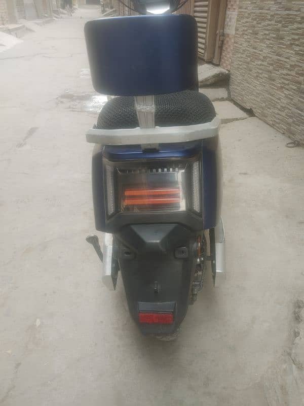 American Amigo super star electric scooty 3