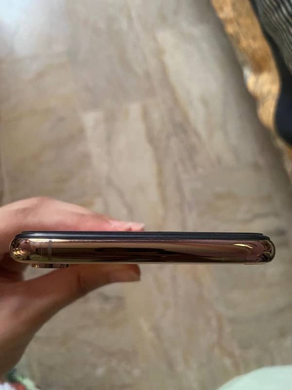 Iphone xs max 4