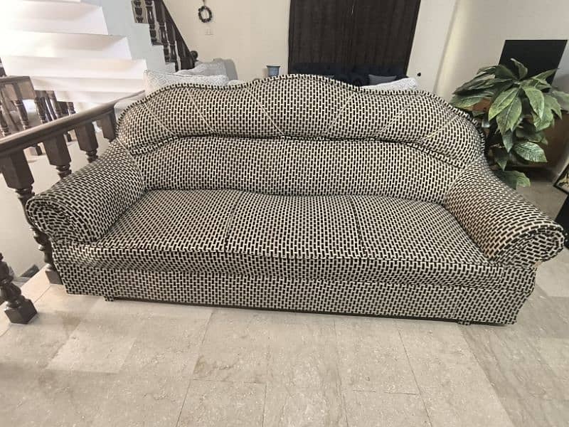 5-Seater Wooden Sofa set in Good condition 0