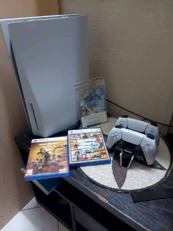 PlayStation 5, with 2 controllers, charging station, and 2 extra disc. 0