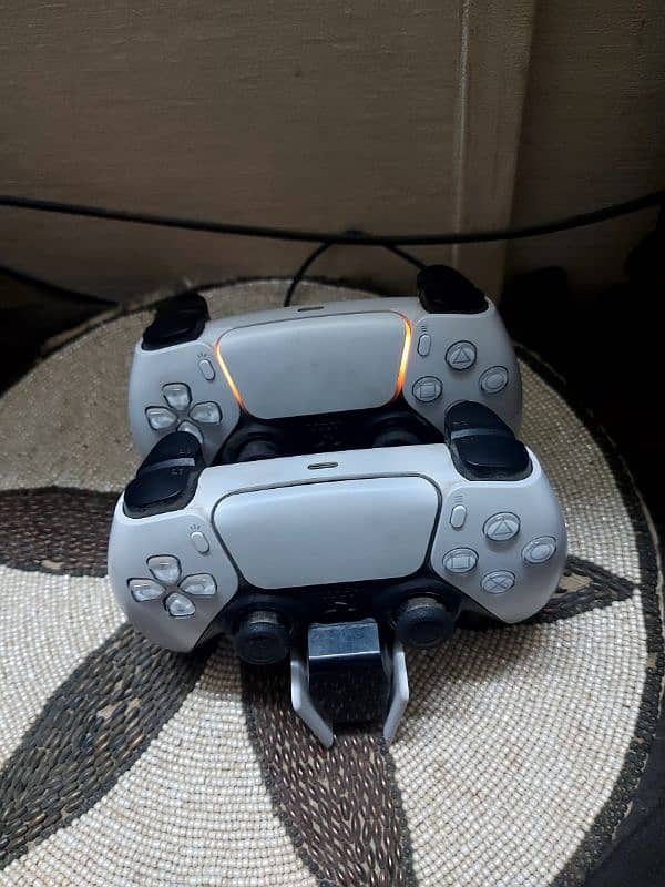 PlayStation 5, with 2 controllers, charging station, and 2 extra disc. 8