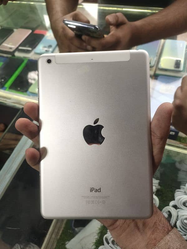 I pad mini 2 apple 64gb factory unlocked 0