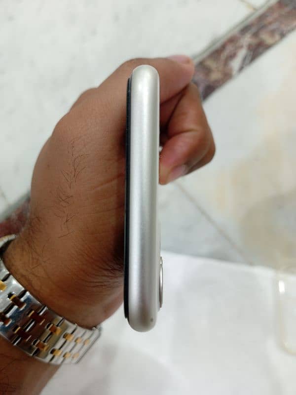 iphone 11 128gb factory unlock non pta 4