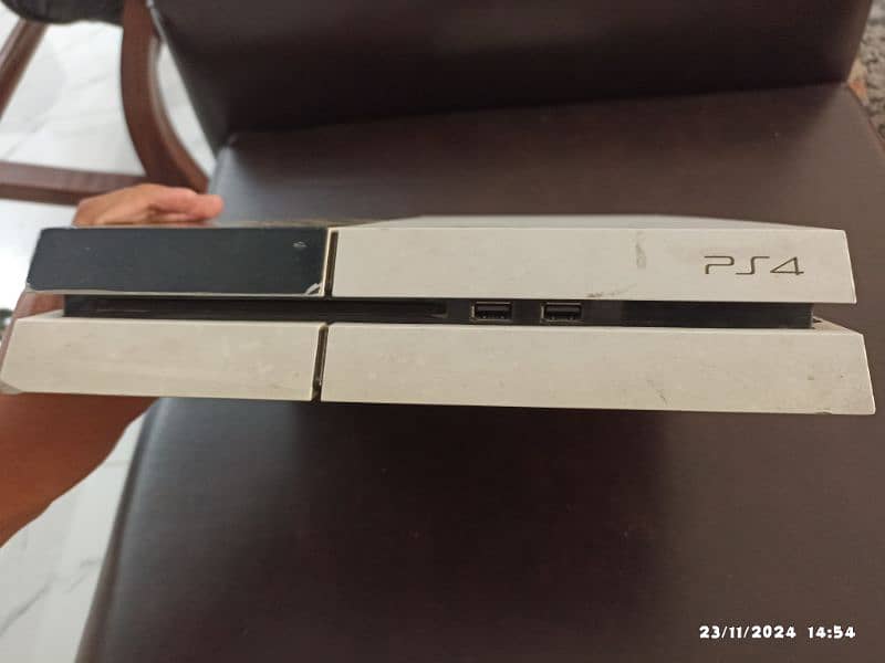 play station 4 (FAT) WITH SIX GAMING CD 3