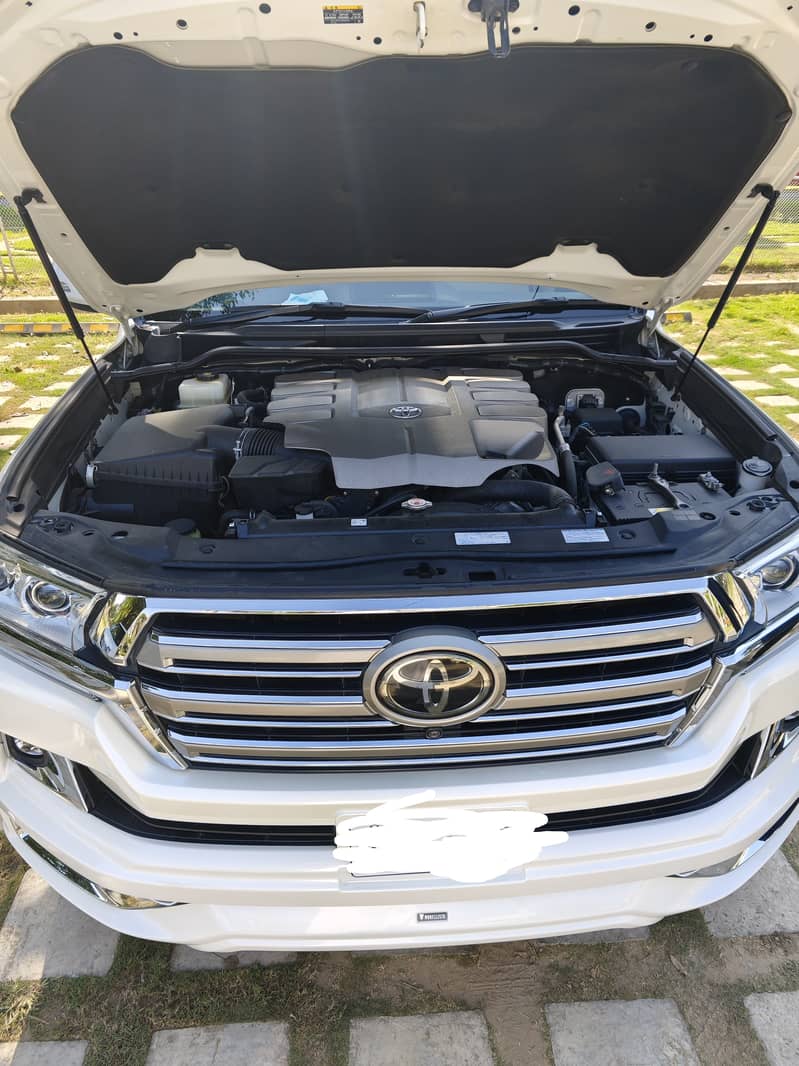 Toyota Land Cruiser ZX 2019 Model 4