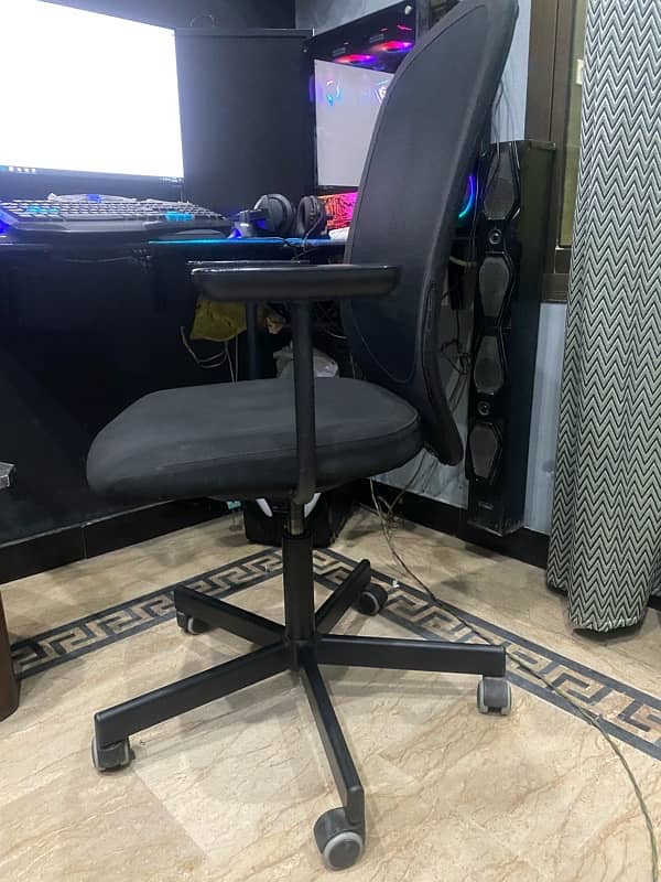 Office chair Like New condition 2