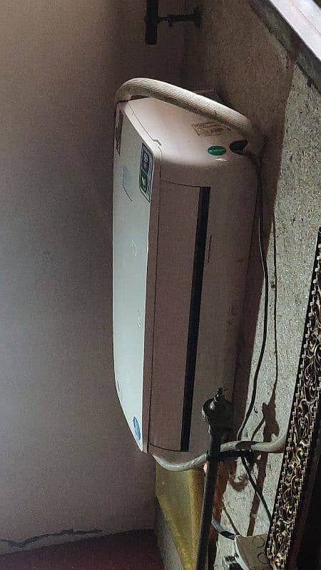 Pel DC inverter heat and cooling good condition Urgent Selling 2