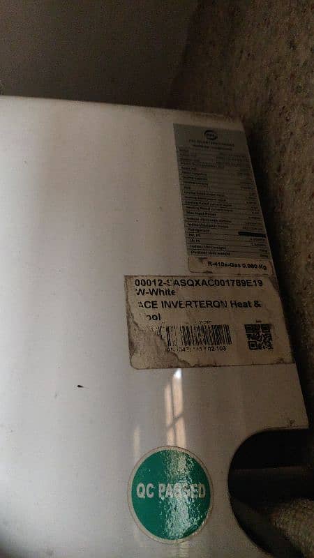 Pel DC inverter heat and cooling good condition Urgent Selling 3