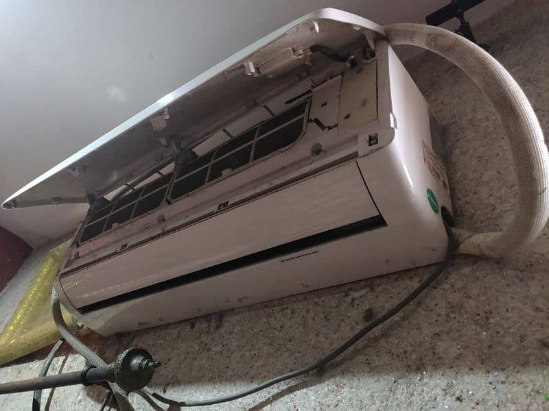 Pel DC inverter heat and cooling good condition Urgent Selling 5