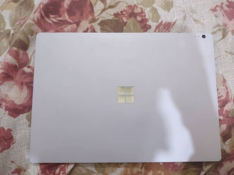 Microsoft Surface book 1 with performance base 7