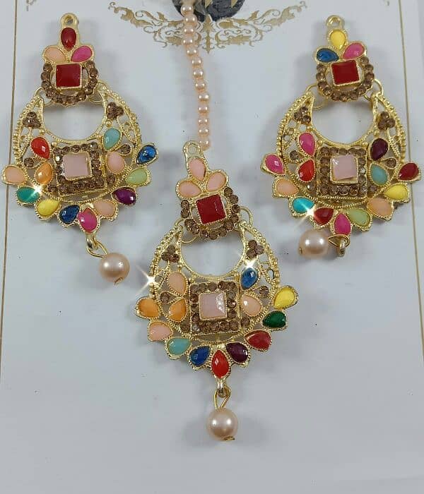 Beautiful Earring With Bindi 3