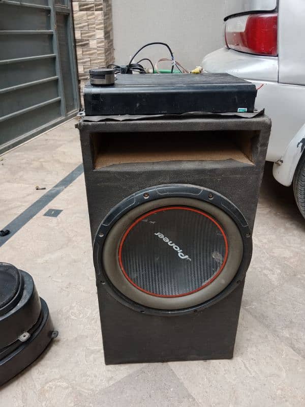 Amplifier Woofer speaker and Android Panel 1