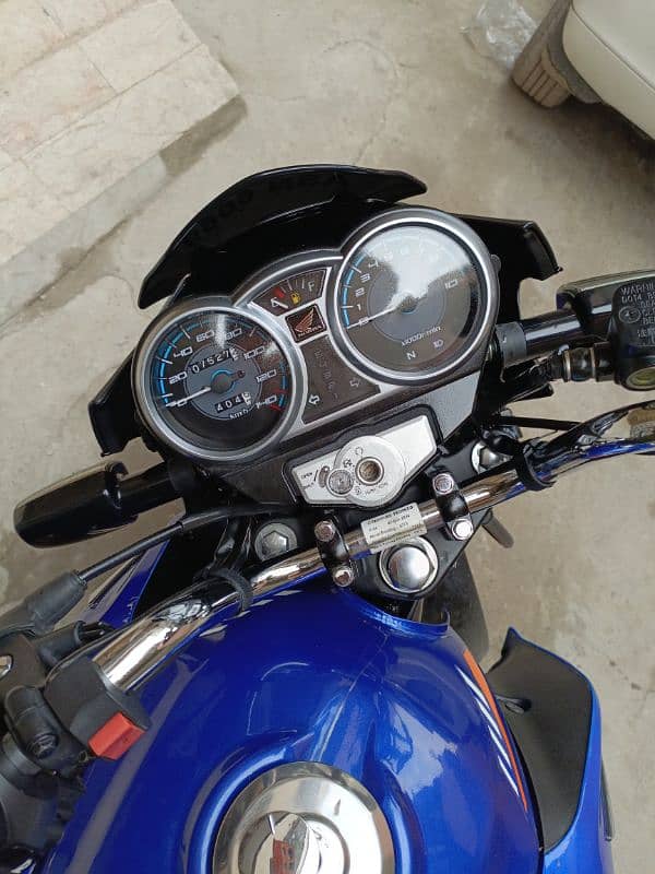 Honda CB 150F 3