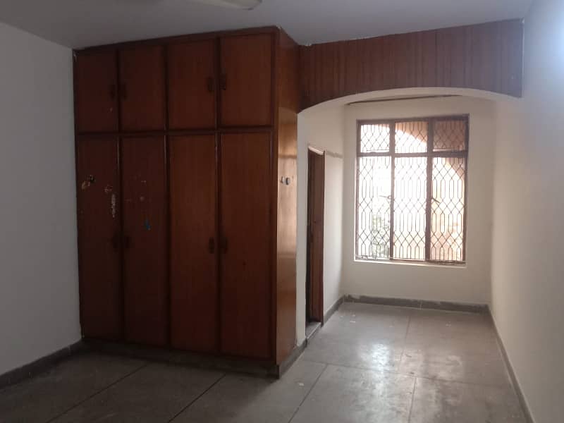 Umer block allama iqbal town 10 marla uper portion for rent in prime location 0