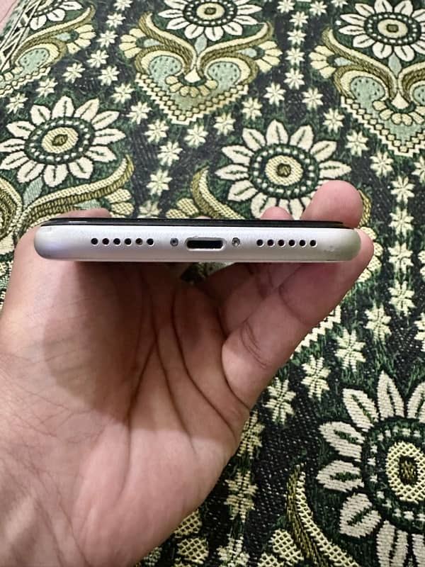 Iphone 11 64gb PTA 4