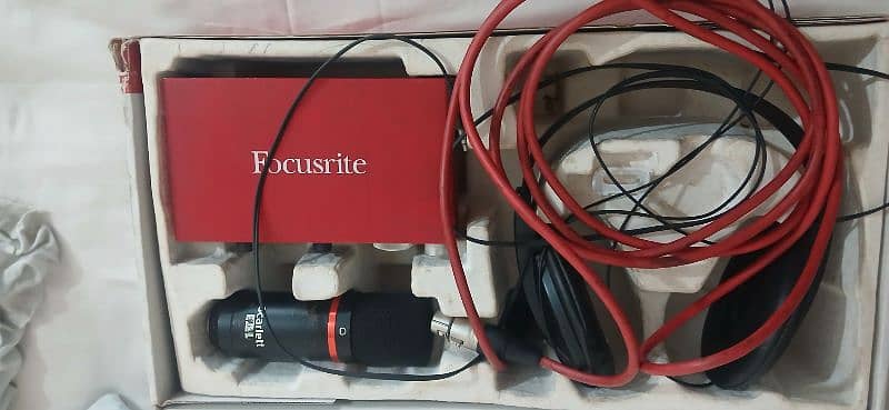 focusrite combo 2i2 2nd gen 6