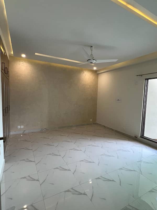 Askari 11, Sector D, 10 Marla, 3 Bed, Luxury Apartment For Rent. 17