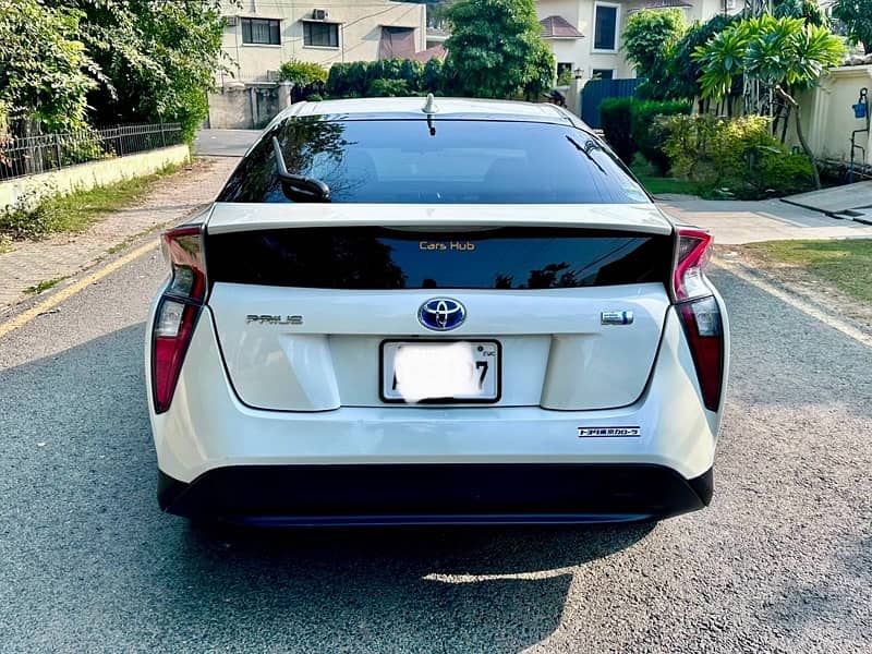 Toyota Prius 2016 1