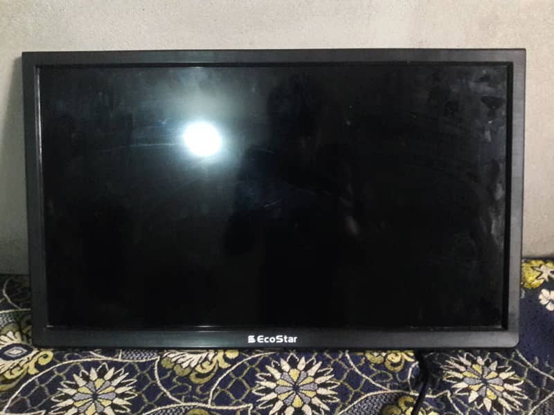 Ecostar tv model CX-24U520. 4