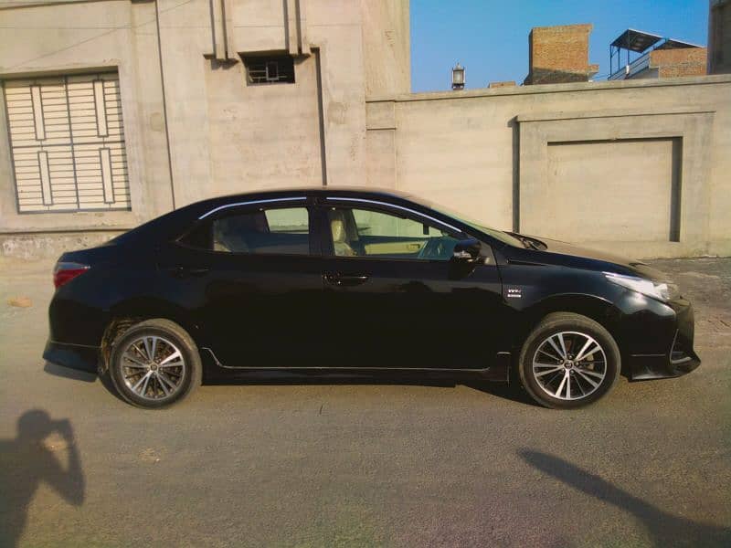 Toyota Corolla Altis 2017 4