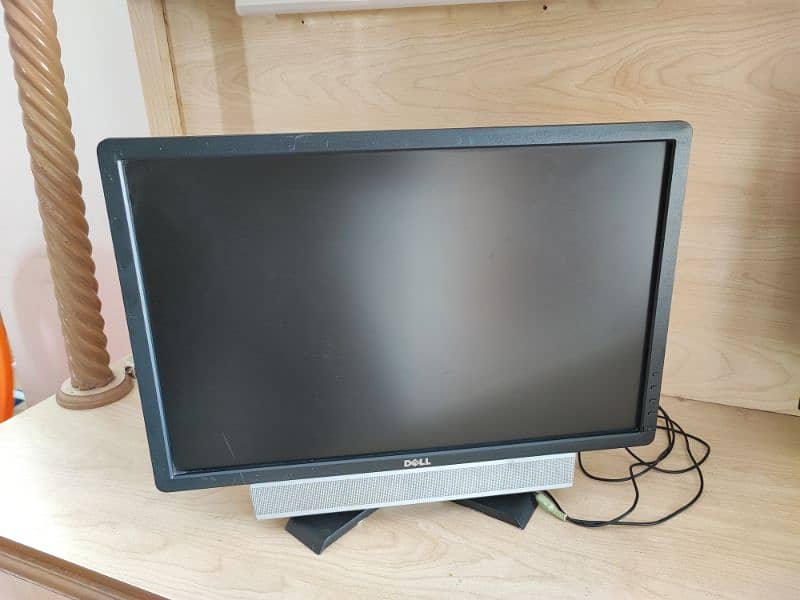 Dell 22 inch wide LCD - body 90% clean - display 100% cpear 0