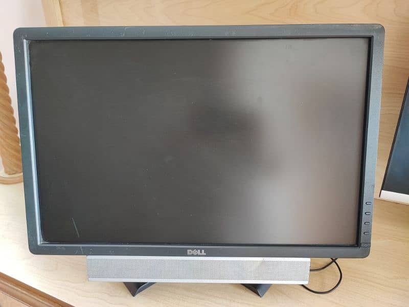 Dell 22 inch wide LCD - body 90% clean - display 100% cpear 1