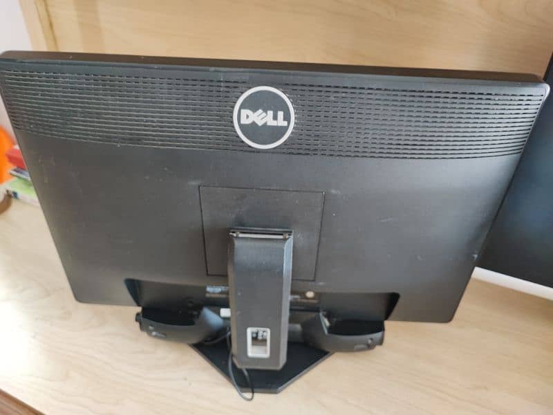 Dell 22 inch wide LCD - body 90% clean - display 100% cpear 2