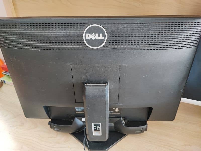 Dell 22 inch wide LCD - body 90% clean - display 100% cpear 4