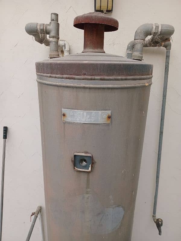 Water geyser Delite used 35 Gallon [gas only] 1