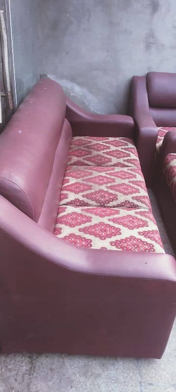 sofa available for sale . achi condition may hai 1