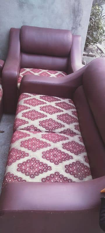 sofa available for sale . achi condition may hai 4