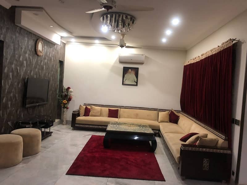 A Palatial Residence For Sale In Model Town 8