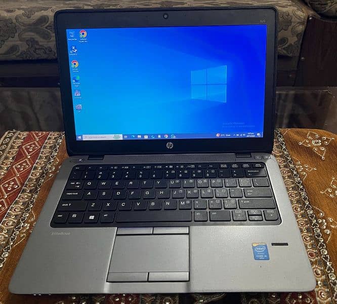 HP ELITE BOOK 820 1