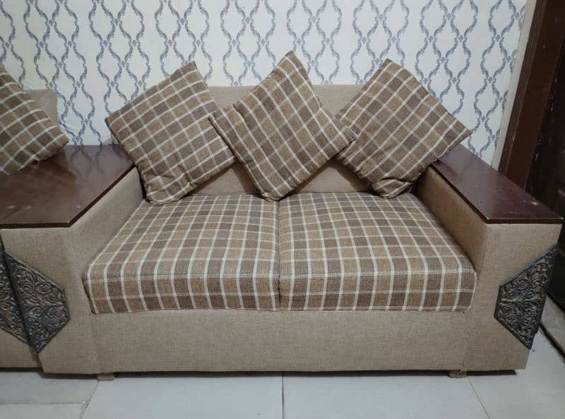 only 4 Months used sofa 1