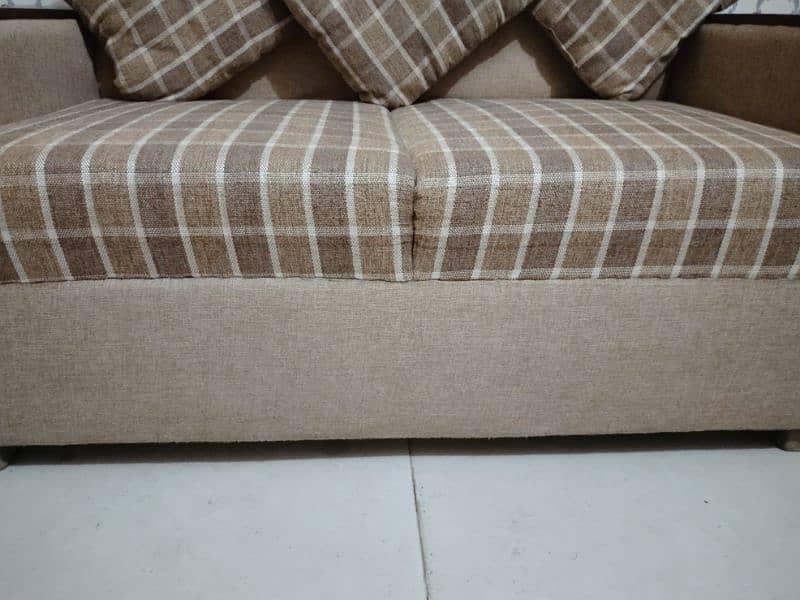 only 4 Months used sofa 3