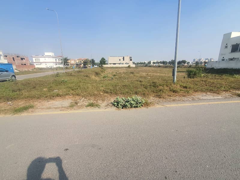 1 Kanal On 70 ft Road Available For Sale 0