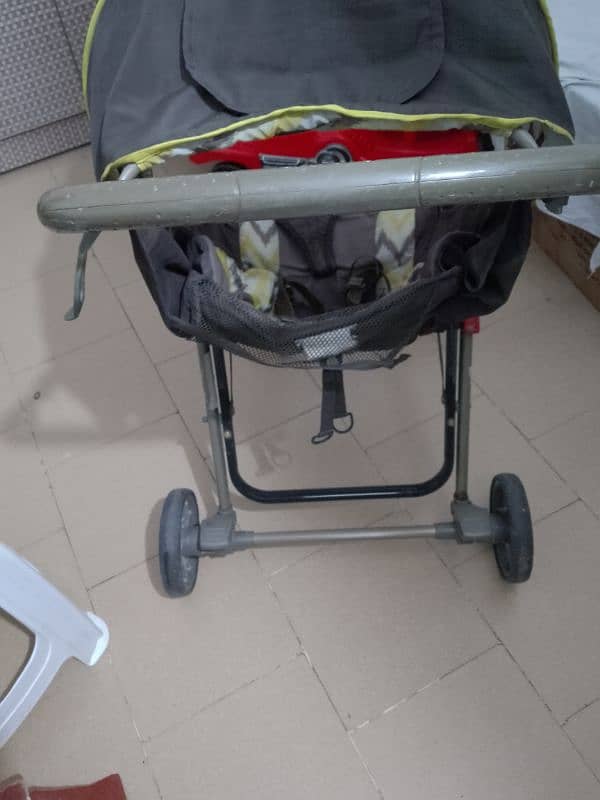 Kids Stroller Pram Evenflo branded folding condition 10/8 4