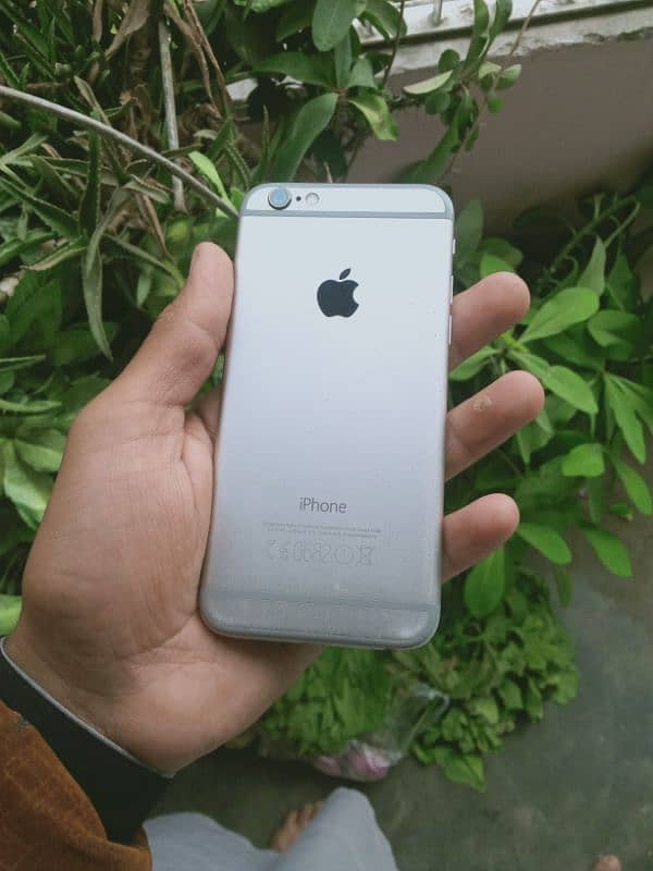 Iphone 6  Rs:8000 1