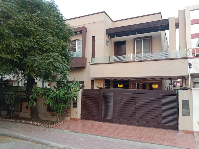 10 Marla Use House Available For Sale 37