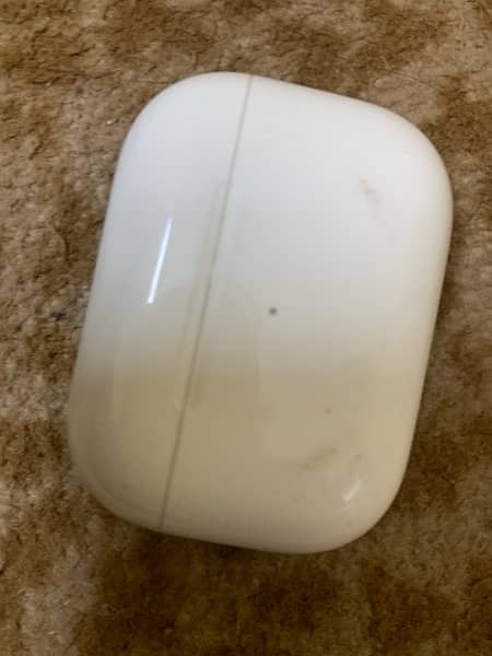 Apple airpods pro charging box only 1