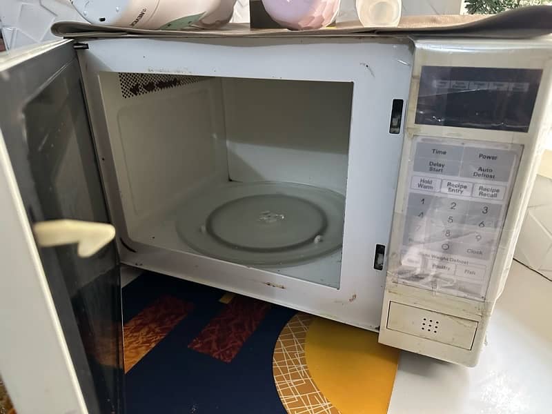 microwave Goldstar 28 litres 0